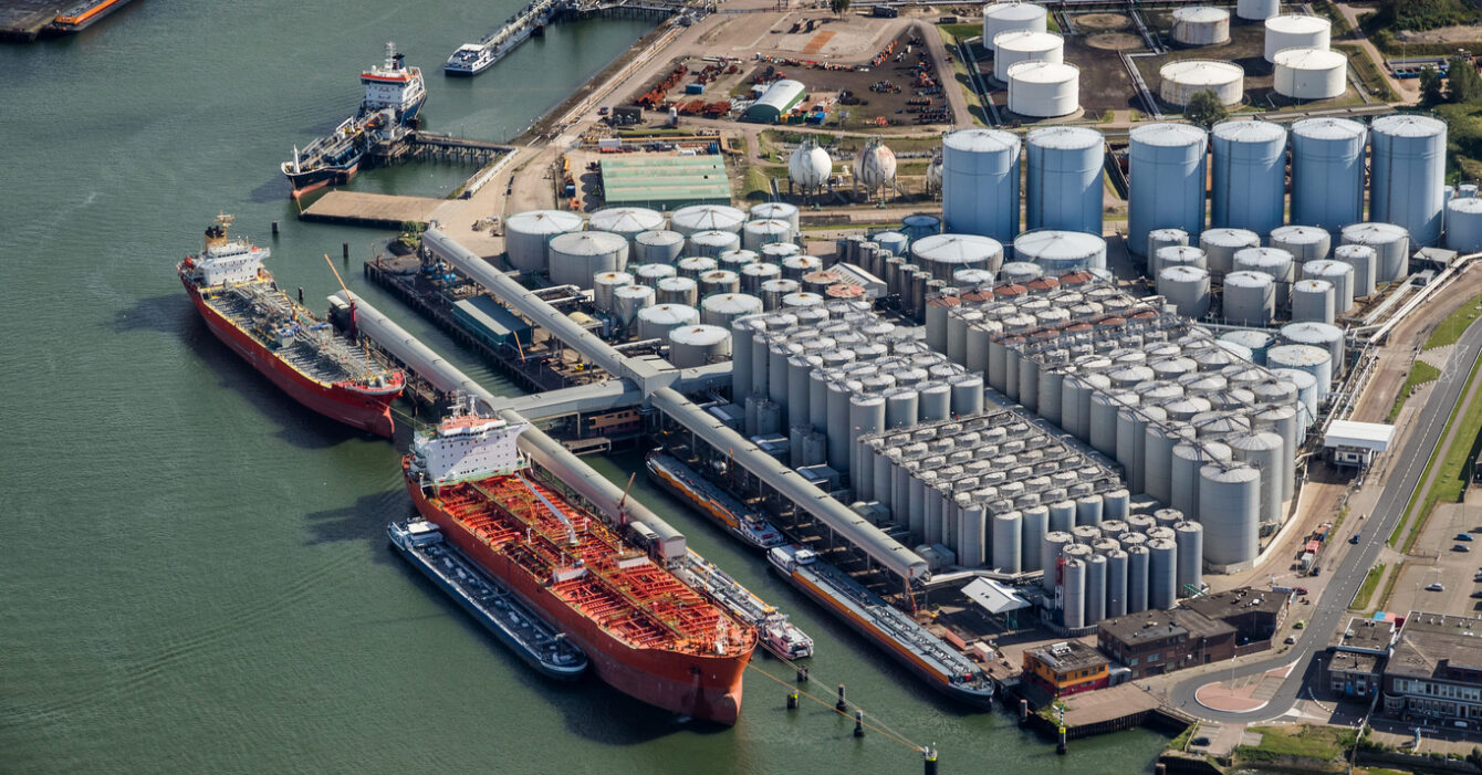 Oil tanker silo port terminal Oil tanker silo port terminal
